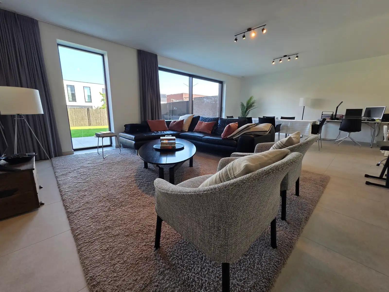 Instapklare recente woning met mooie tuin!!! foto 2