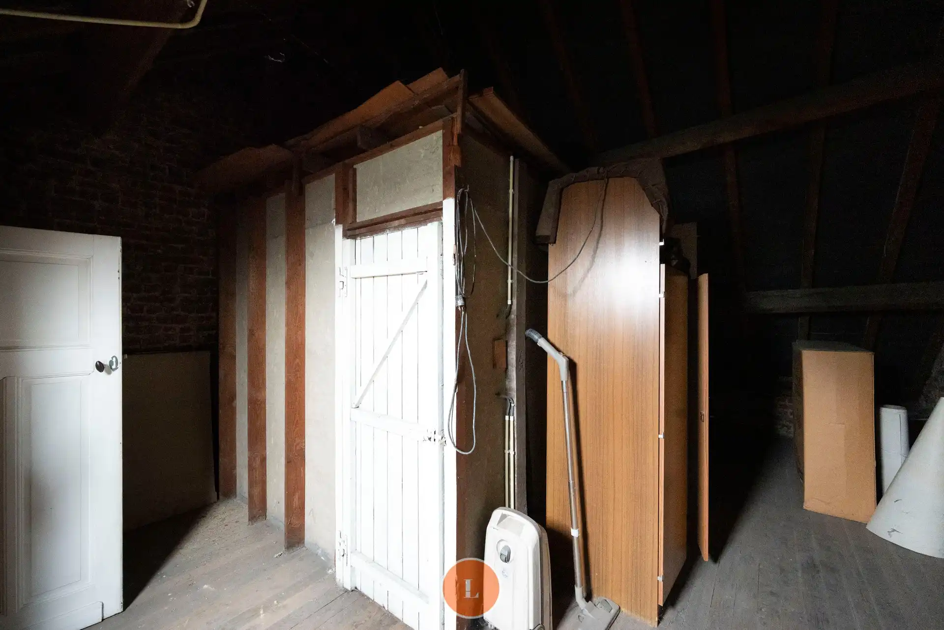 Te renoveren gezinswoning in centrum Marke foto 24