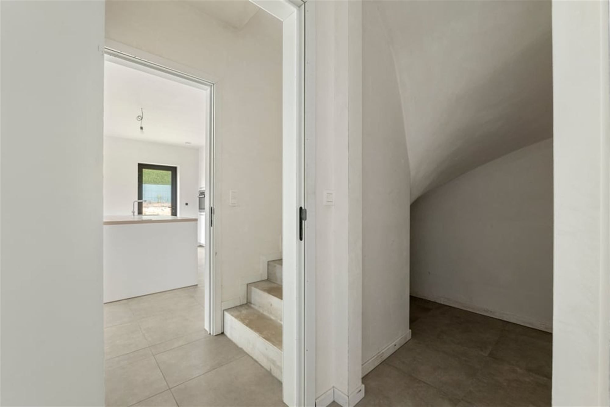 KNAPPE NIEUWBOUWWONING IN MODERNE STIJL  foto 27