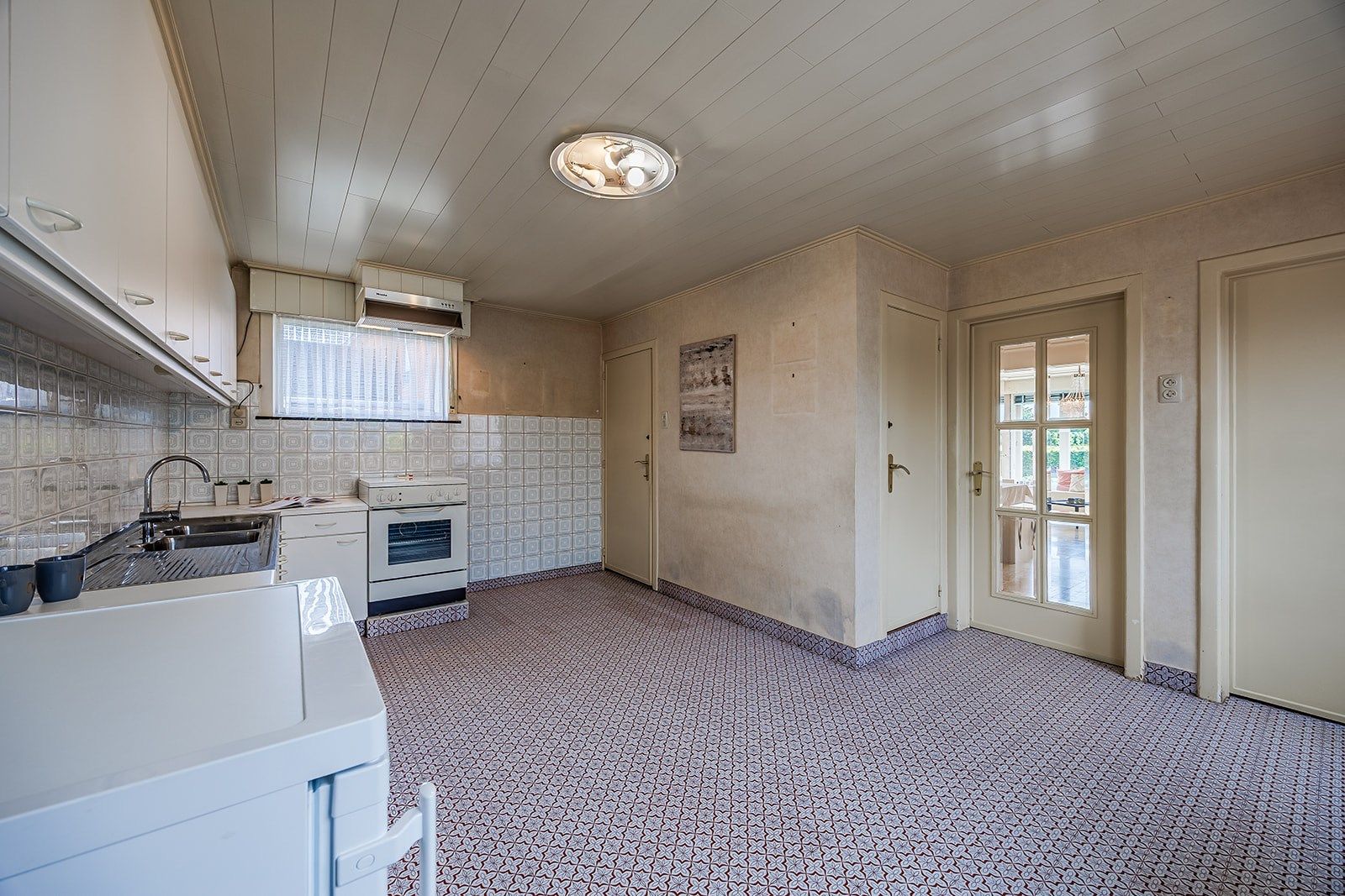 Ruime gezinswoning met 5 slpk en garage foto 9