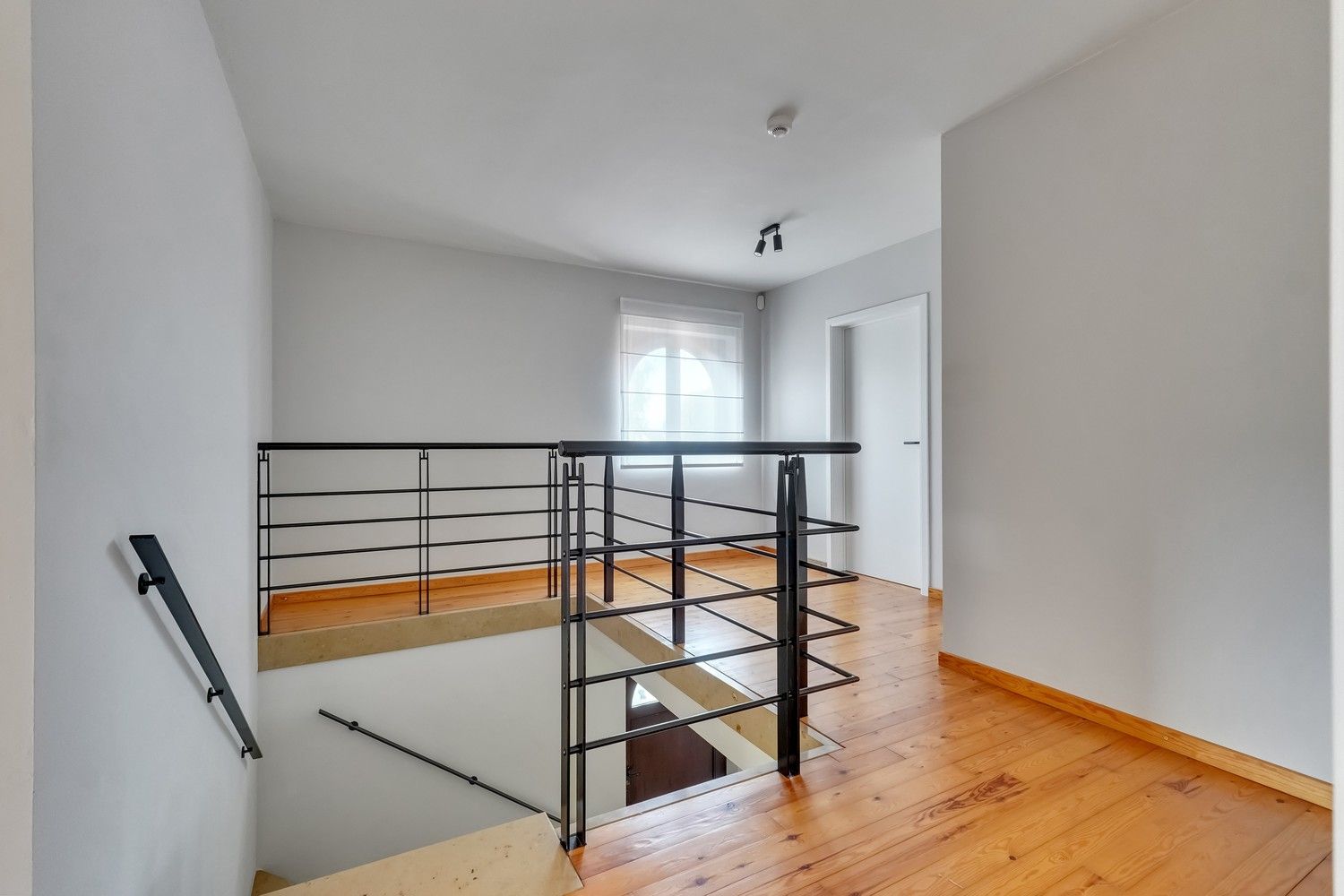 Uitstekend gelegen, gerenoveerde villa op 10a foto 27