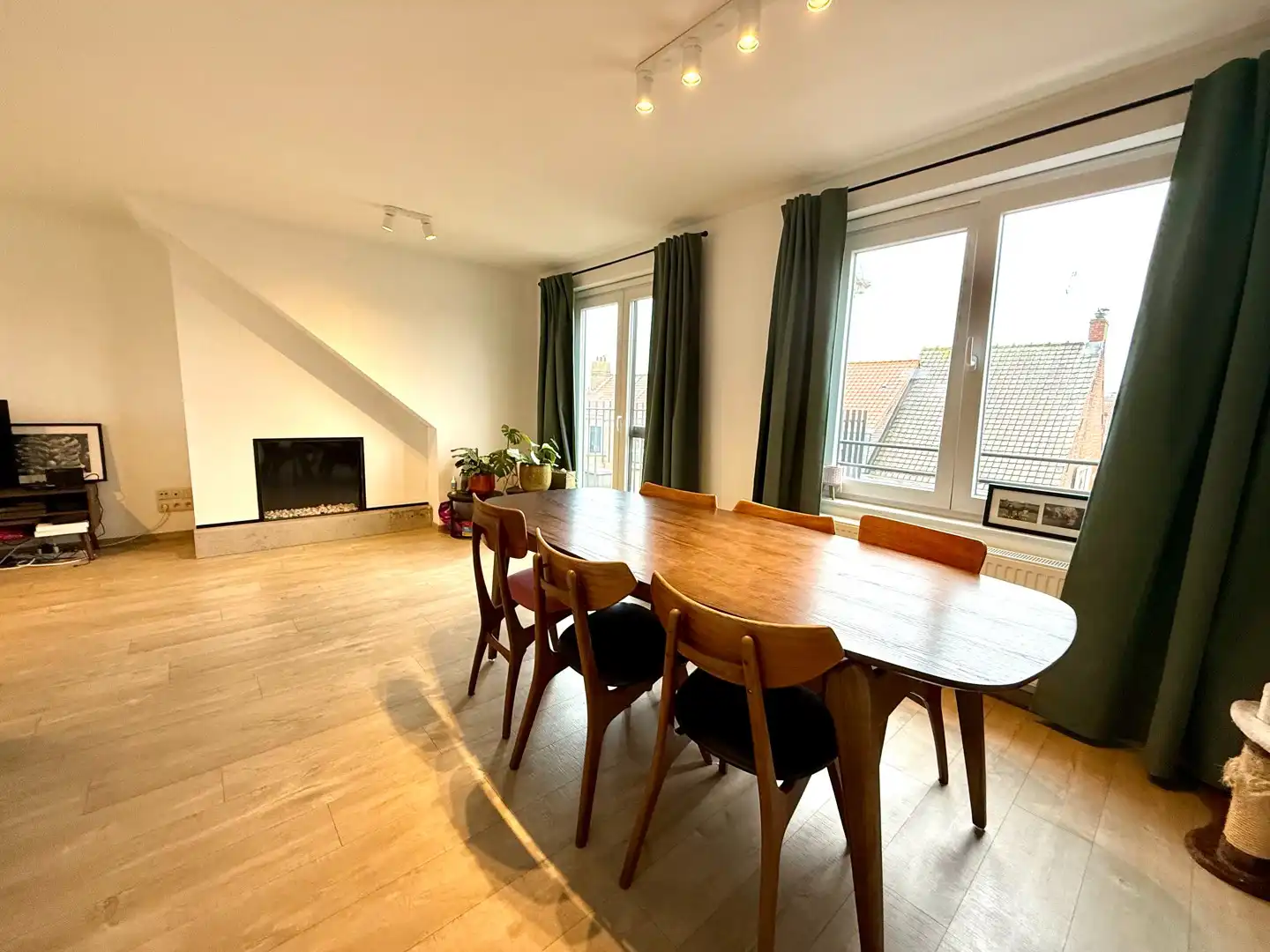 Superleuk bemeubeld dakappartement met penthousegevoel, pal in het centrum van Deinze. foto 8