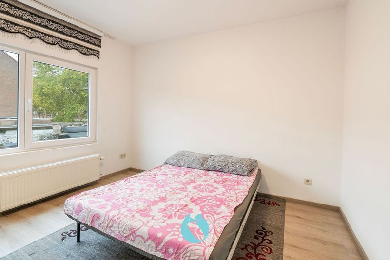 Gerenoveerde woning met 4 slpks en 2 badkamers foto 8