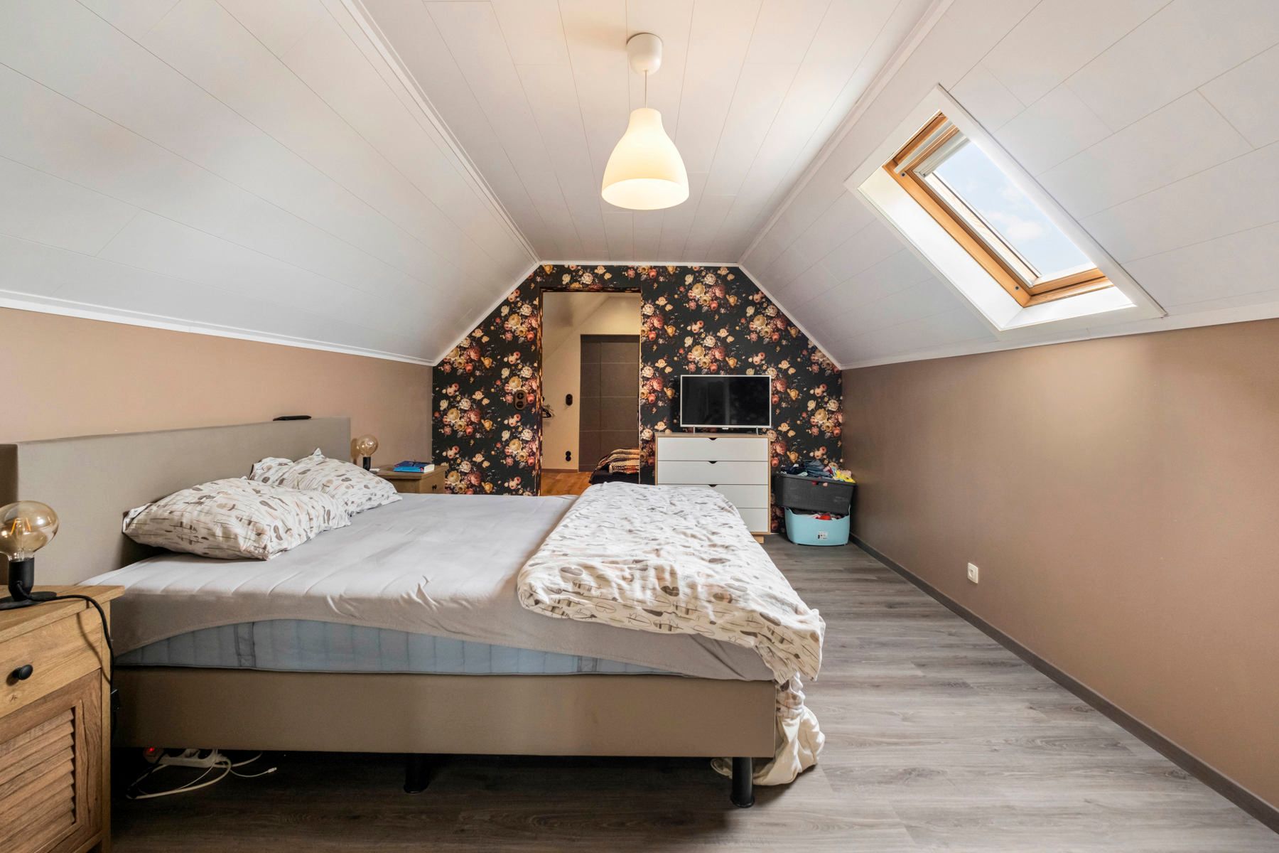 Ruime, landelijk gelegen open bebouwing te Ichtegem. foto 4