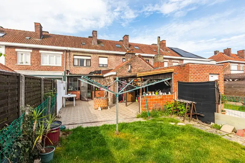 Rustig gelegen, te moderniseren woning met 3 slaapkamers (meer mogelijk), tuin en grote garage op 288m². foto 13