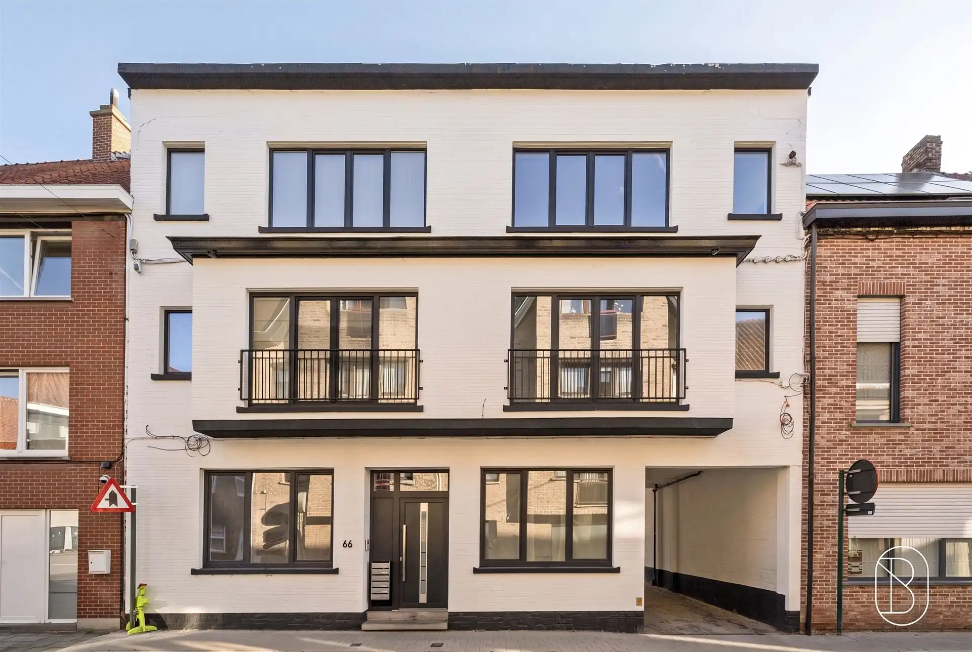 Gerenoveerd appartement met terras en garage in Wevelgem foto 9