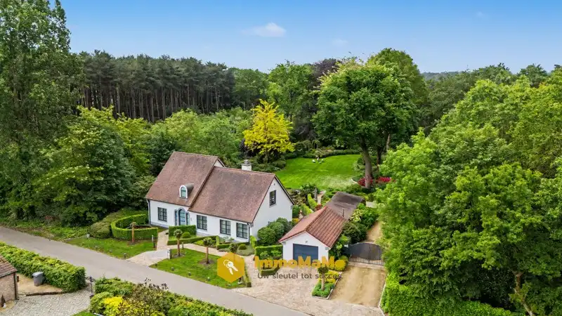 STIJLVOLLE VILLA OP 10.397m2 MET AANGELEGDE PARKTUIN - TE KOOP foto {{pictureIndex}}