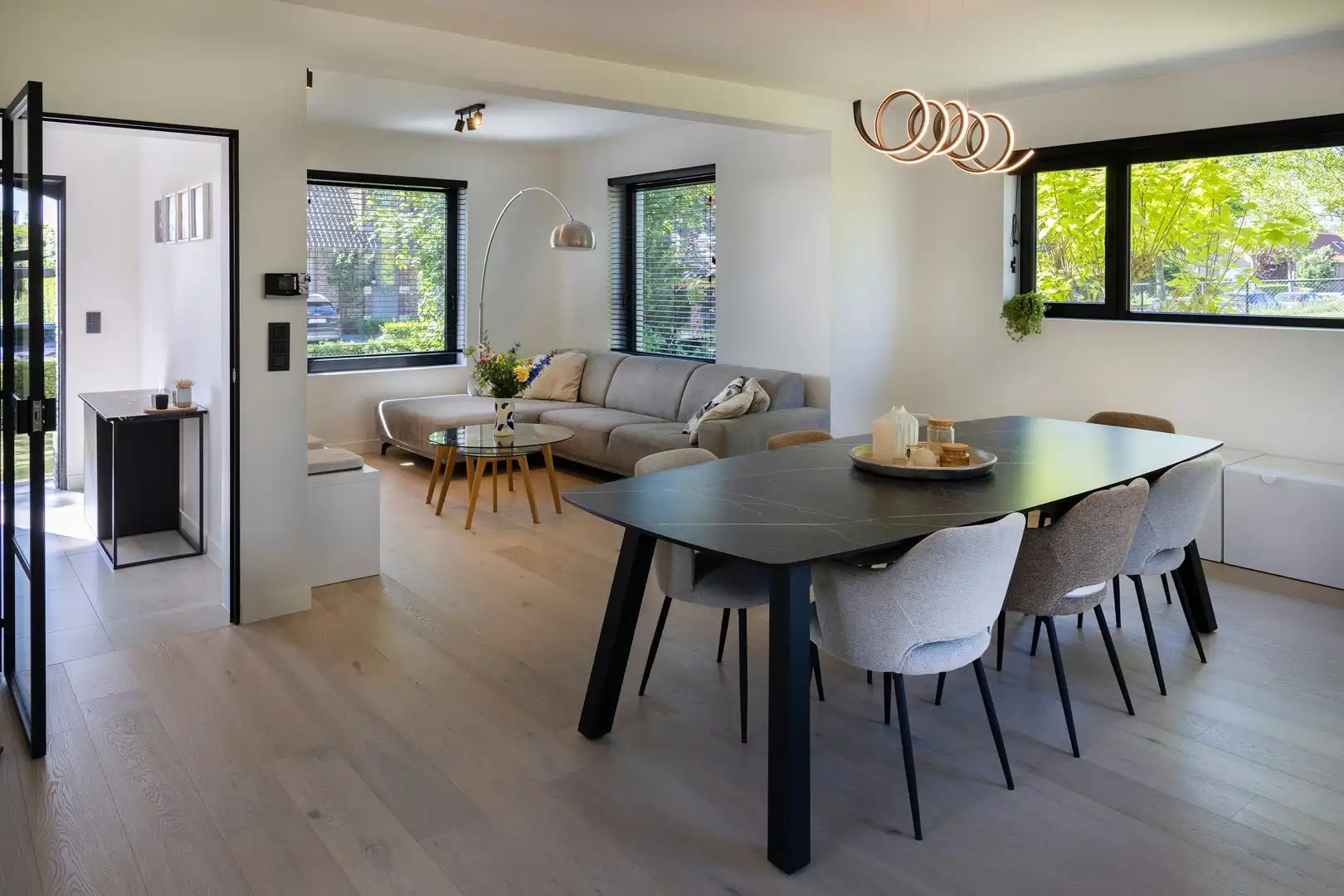 100% instapklare woning met 4 slaapkamers foto 2