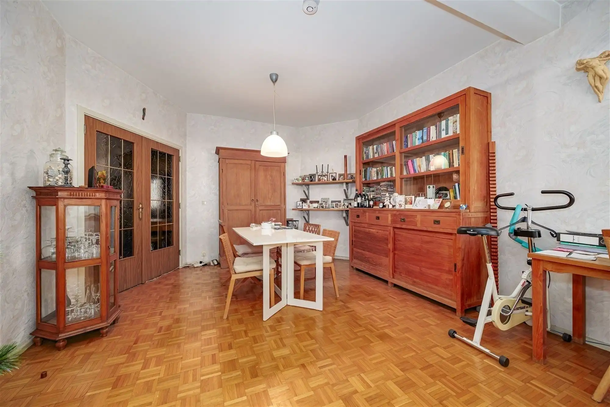 Appartement met 2 slaapkamers en terras. Parking mogelijk. foto 4