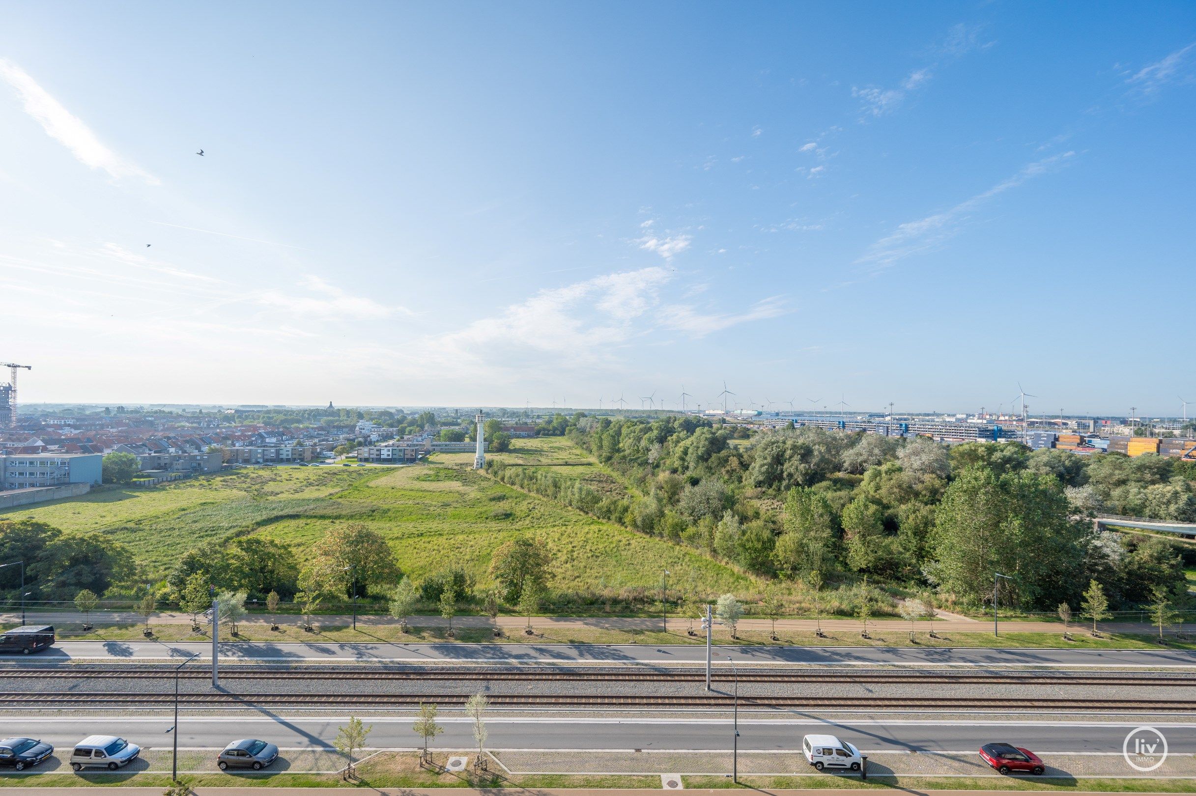 Ruim appartement ( 7 m gevelbreedte ) met frontaal zeezicht voorraan en prachtig open zicht achteraan gelegen op de Zeedijk te Heist.  foto 16