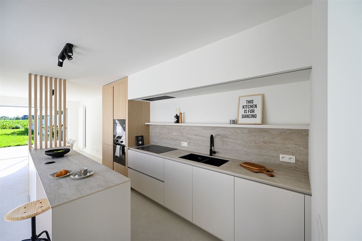Mooi gerenoveerde woning met tuin en polderzicht foto 2