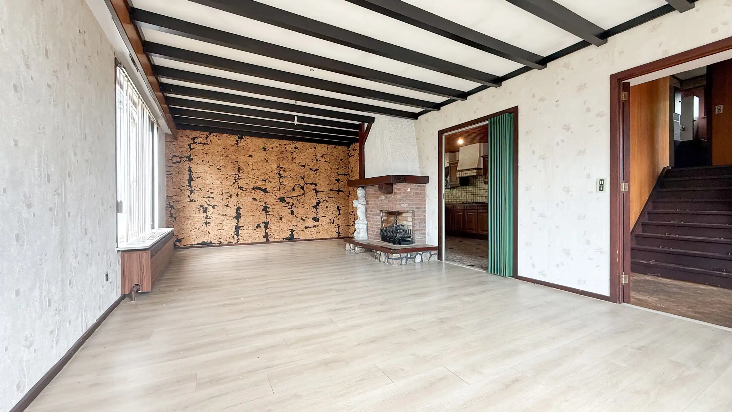 Ruime split-levelwoning met 3 slaapkamers op groot perceel! foto 3