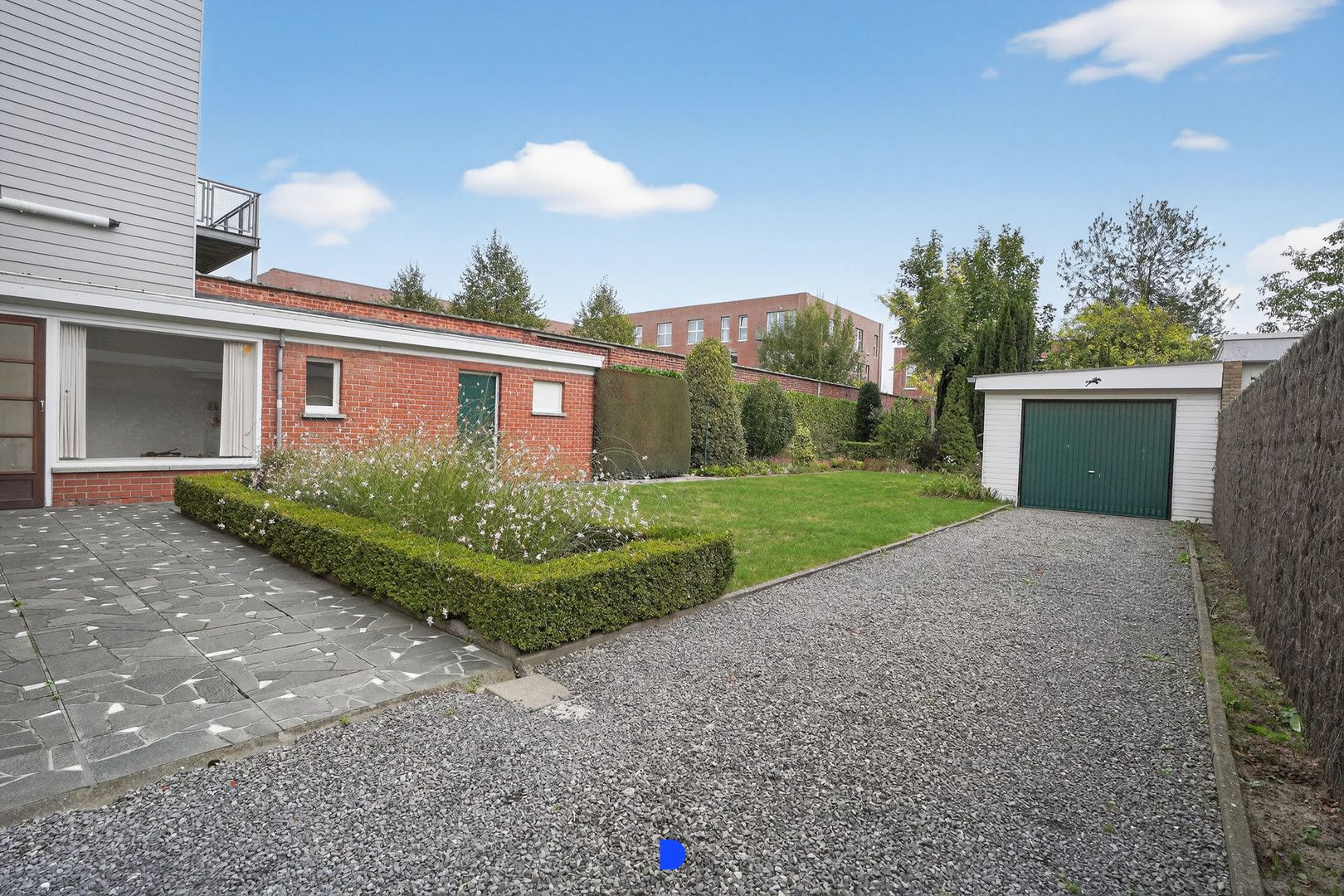 Ruime halfopen woning in het centrum van Rumbeke! foto 2