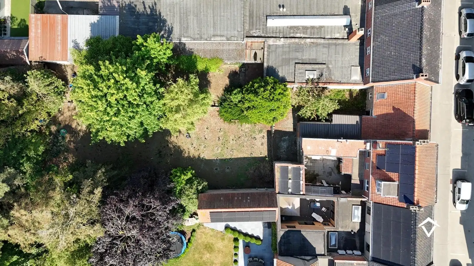 Unieke ruime eigendom op 1169 m² grond met voormalige handelsruimte in centrum Koekelare foto 2