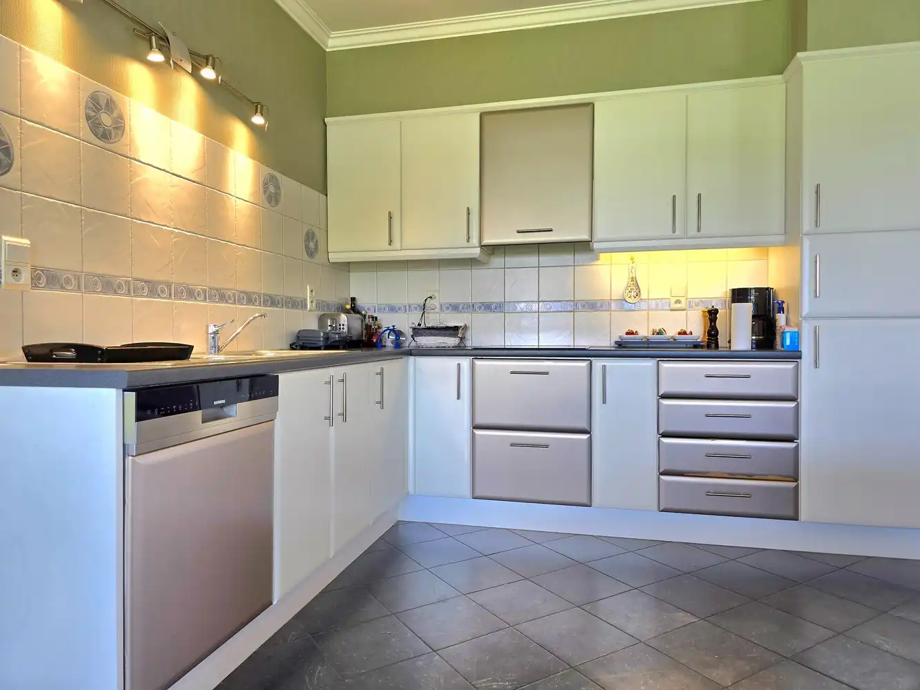 TE KOOP : WINKEL / TOONZAAL 386 m² met ruime woonst (momenteel "FIETSEN GAETHOFS") - ideale investering op een toplocatie! foto 24