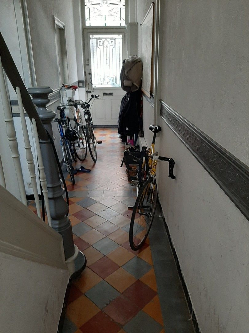 IDEAAL GELEGEN WONING MET 4 SLPK EN STADSTUINTJE, VOOR GEZIN OF CO-HOUSING foto 8