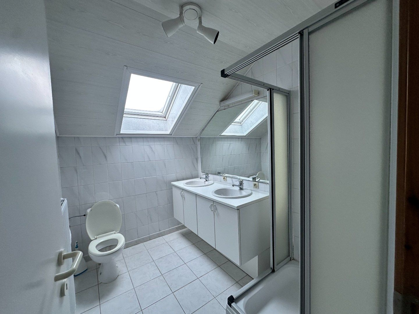 Appartement met 2 slaapkamers en autostaanplaats te Leke foto 4