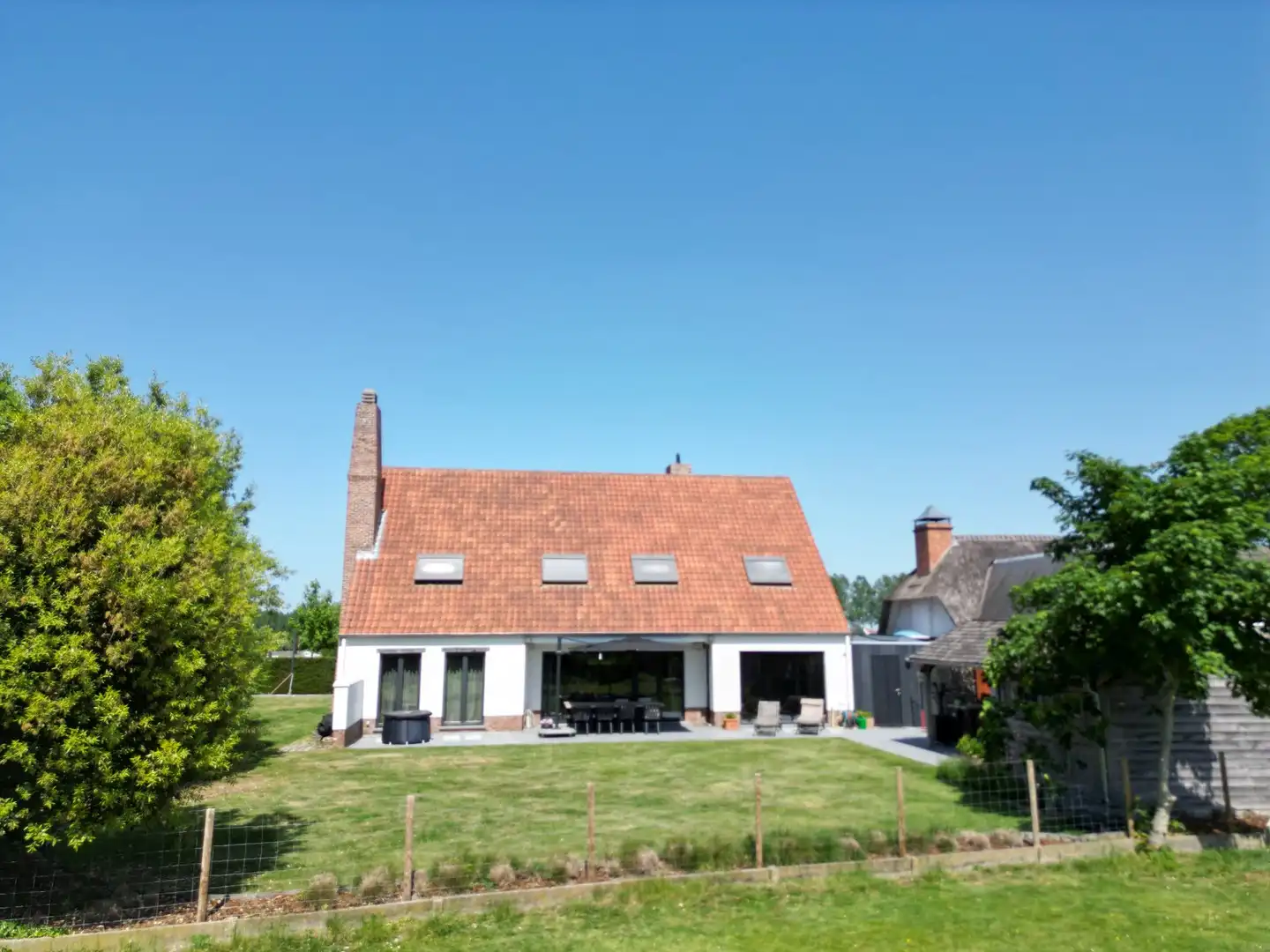 Charmante villa met zonnige tuin, op fietsafstand van het centrum en de zee. foto 13