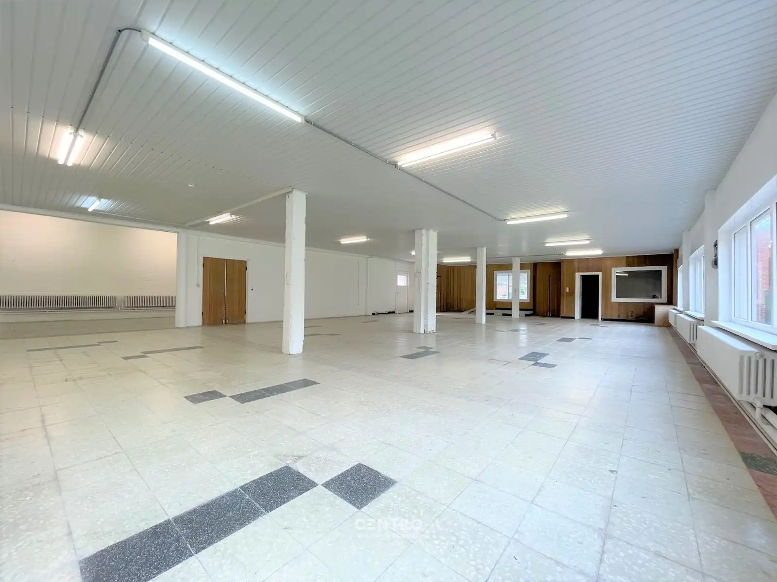 Instapklare woning met 4/5 slpks en RUIME polyvalente ruimte/magazijn (circa 700m²)! foto 24