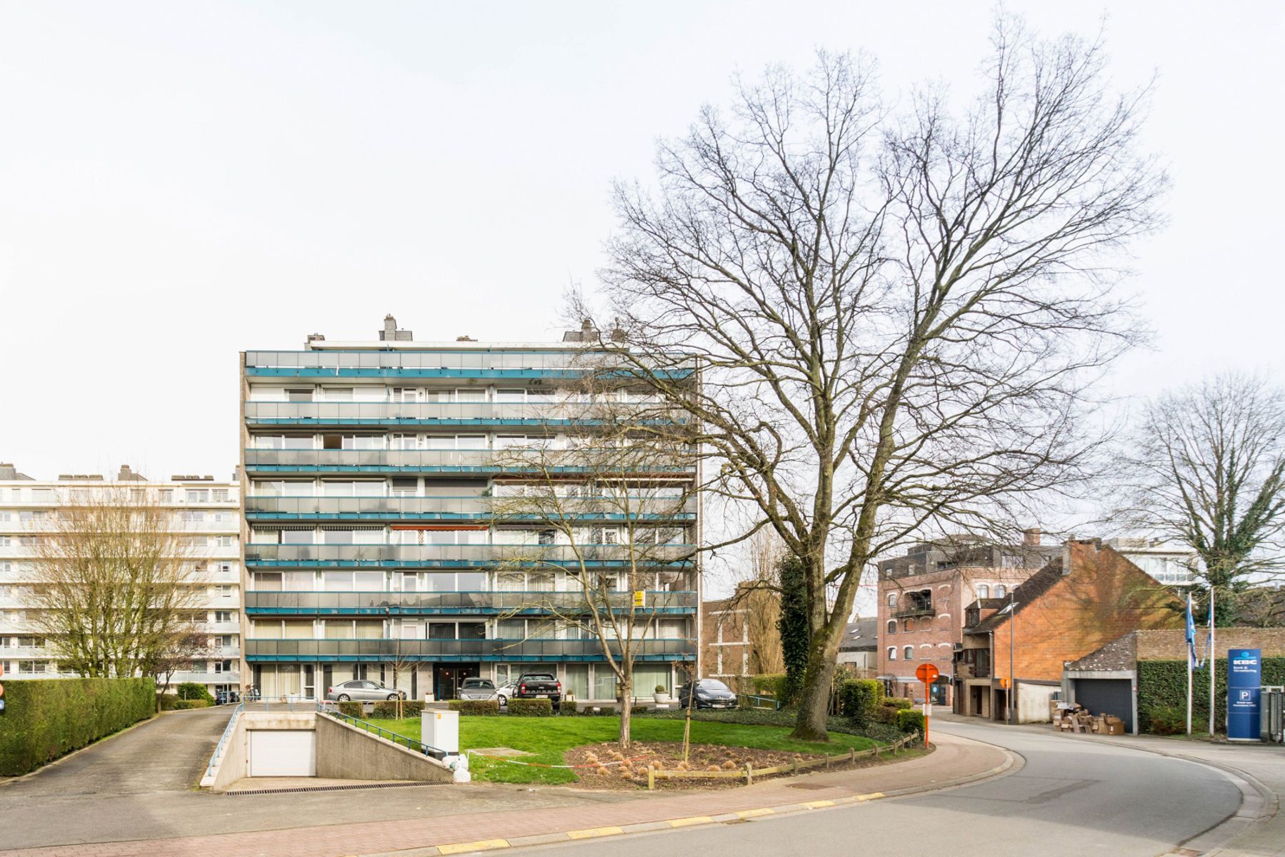 Hoofdfoto van de publicatie: Verzorgd appartement met 3 terrassen en een ruime garage...