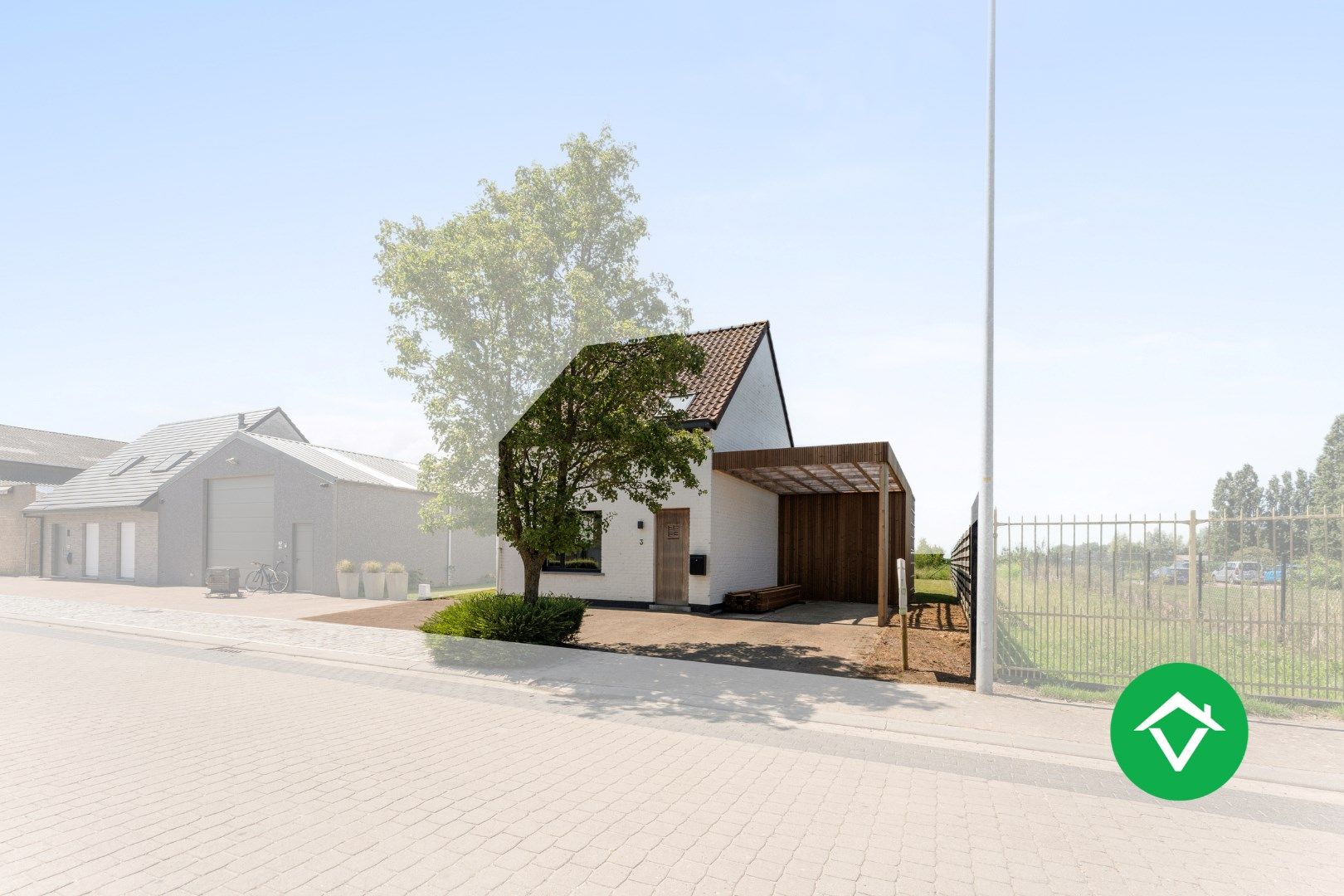 Volledig gerenoveerde alleenstaande woning in Izenberge foto 3