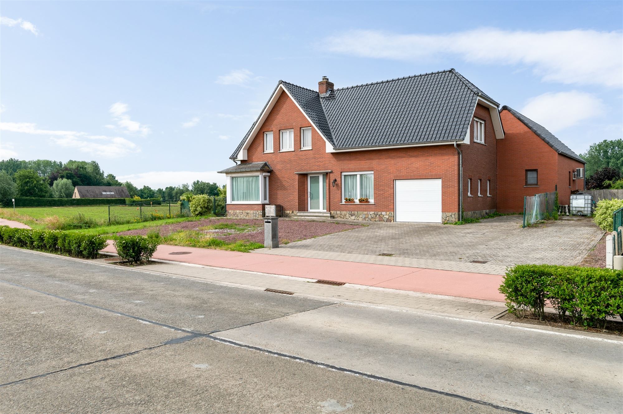 Zeer ruime open bebouwing op een perceel van 2185 m2 foto 1
