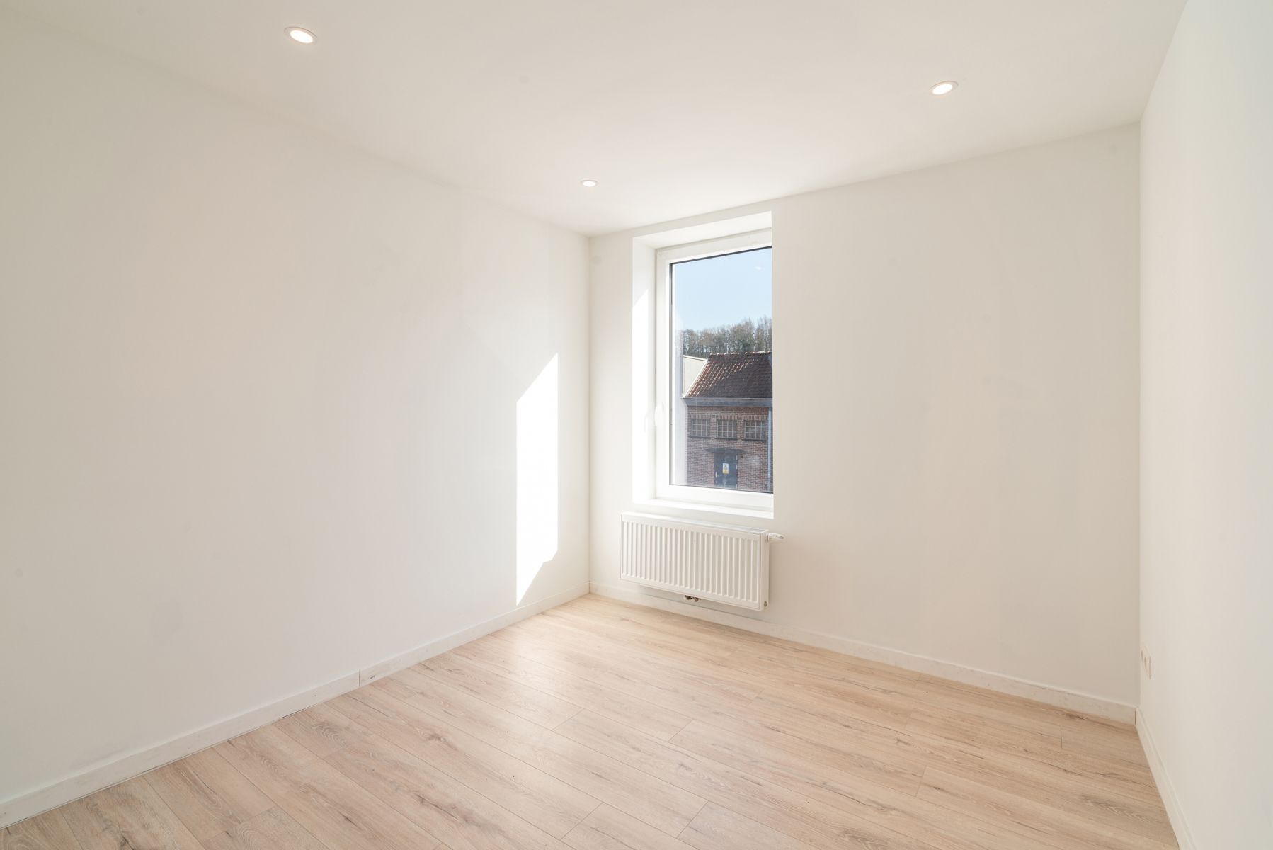Gerenoveerde woning met zonnepanelen nabij het centrum foto 8