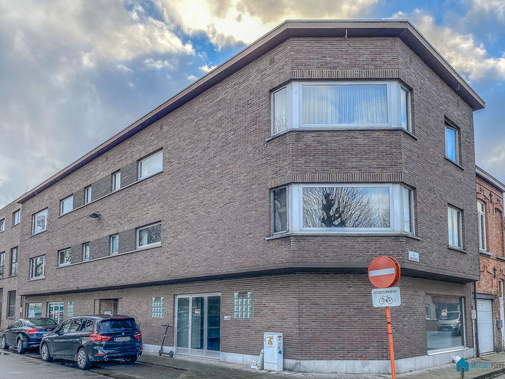 Appartementsgebouw bestaande uit 4 appartementen en handelsruimte foto 3