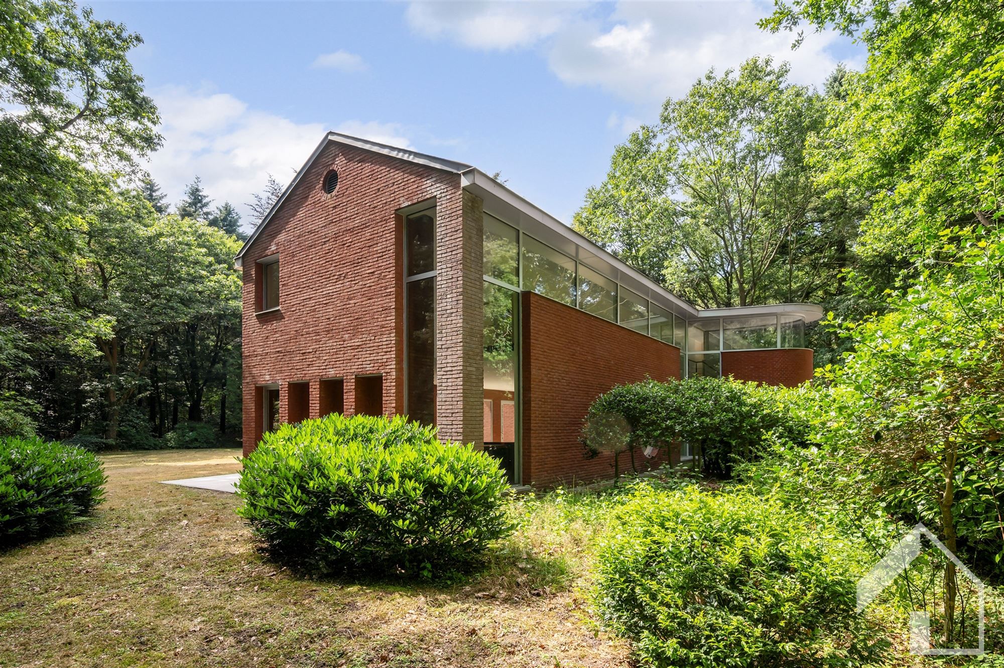 Villa met zwembad in het groen foto 25