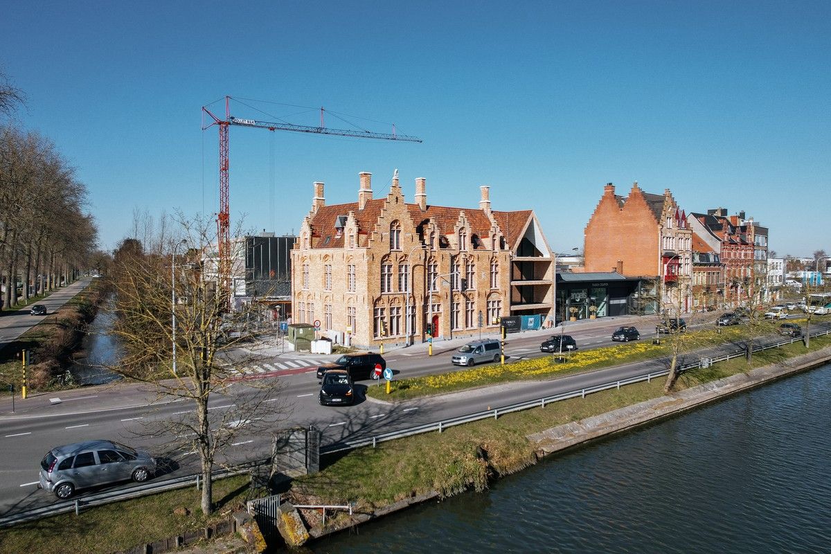 Hectaar realiseert Residentie De Gendarmerie: sfeervol wonen in een historisch gebouw met modern comfort op de hoek van de Sint-Pieterskaai met de Vaartstraat te Brugge. foto 9