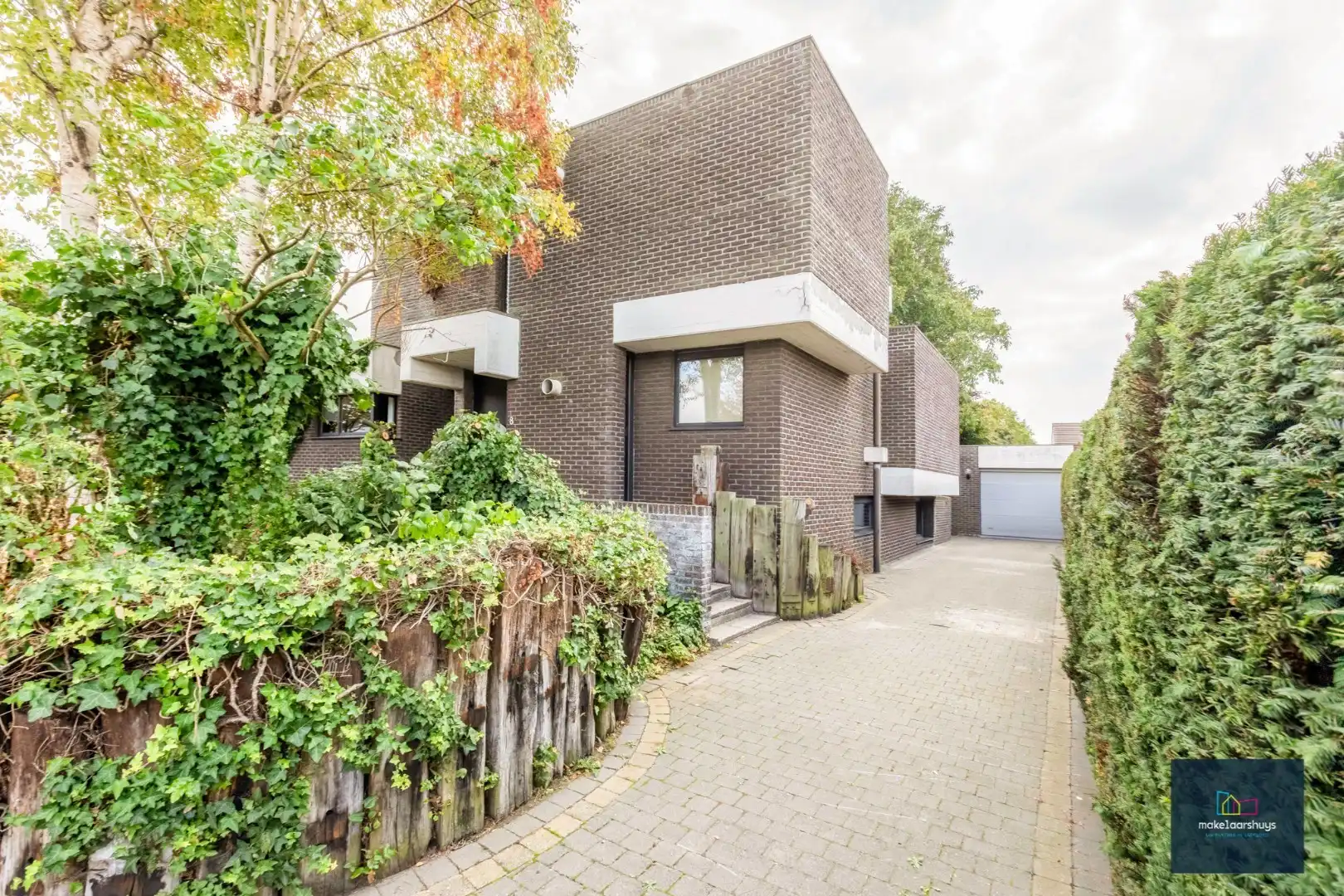 Architecturale woning op een rustige ligging foto 2