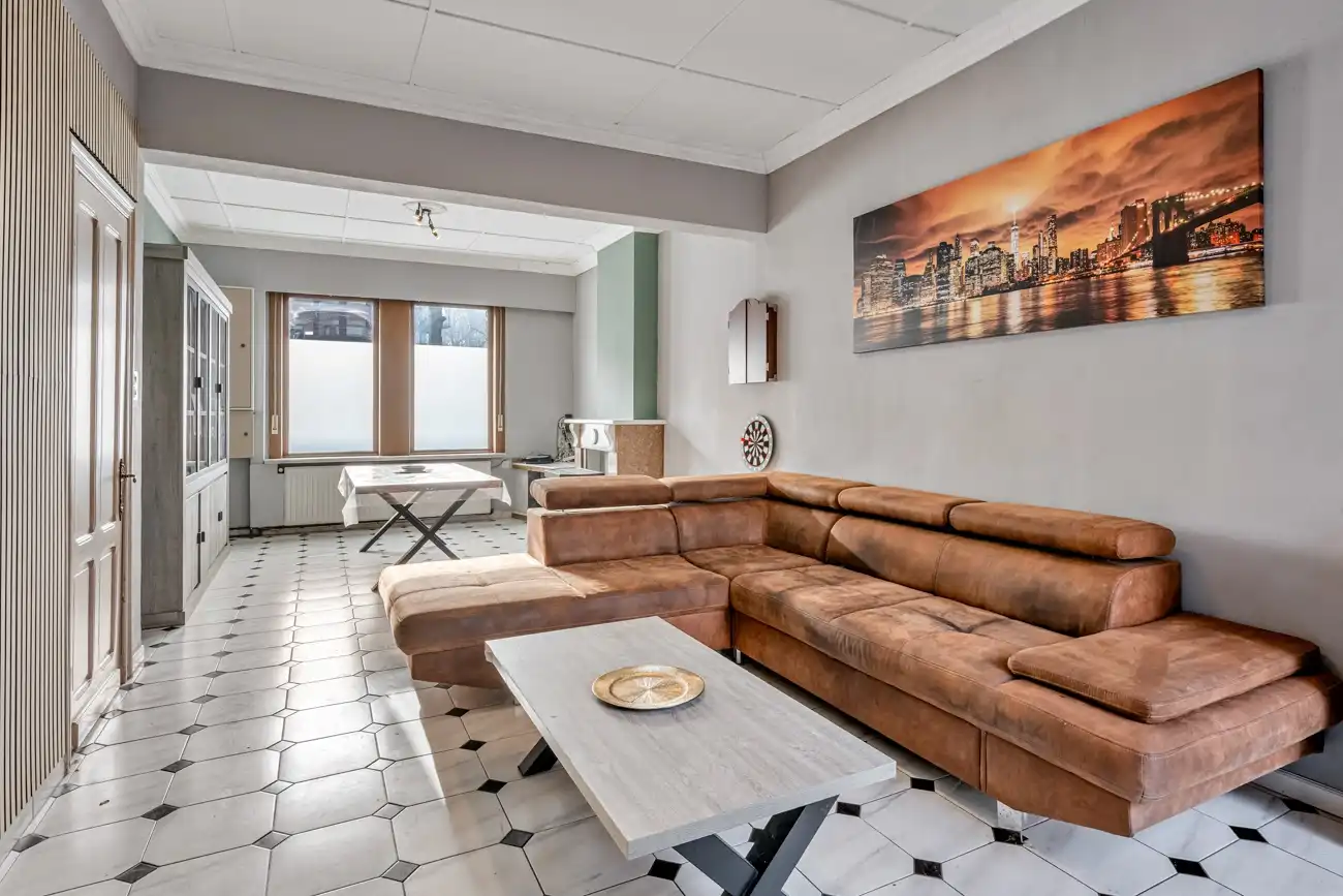 Charmante gesloten (kangoeroe)woning met heel wat potentieel op een gegeerde locatie in Oostakker! foto 5