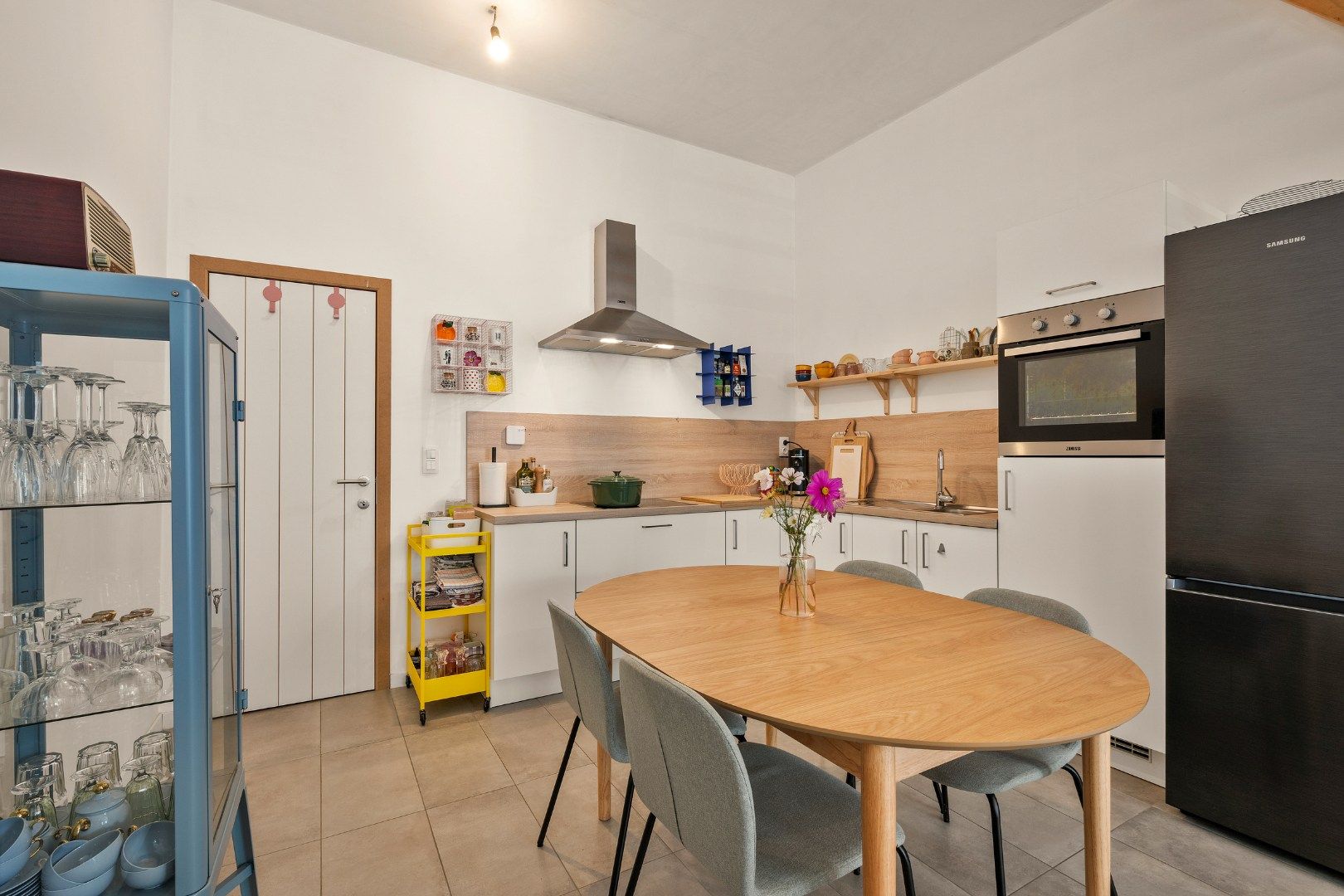 Instapklare rijwoning met open keuken en 2 slaapkamers in Kortrijk-centrum foto 6