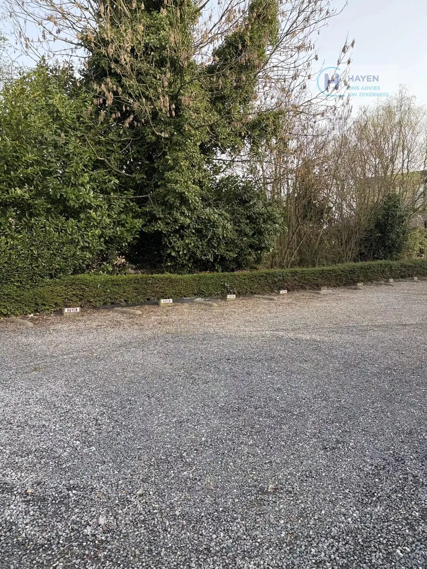 Afgesloten parkeerplaatsen te huur – Tongersesteenweg 7, Tongeren-Borgloon foto {{pictureIndex}}