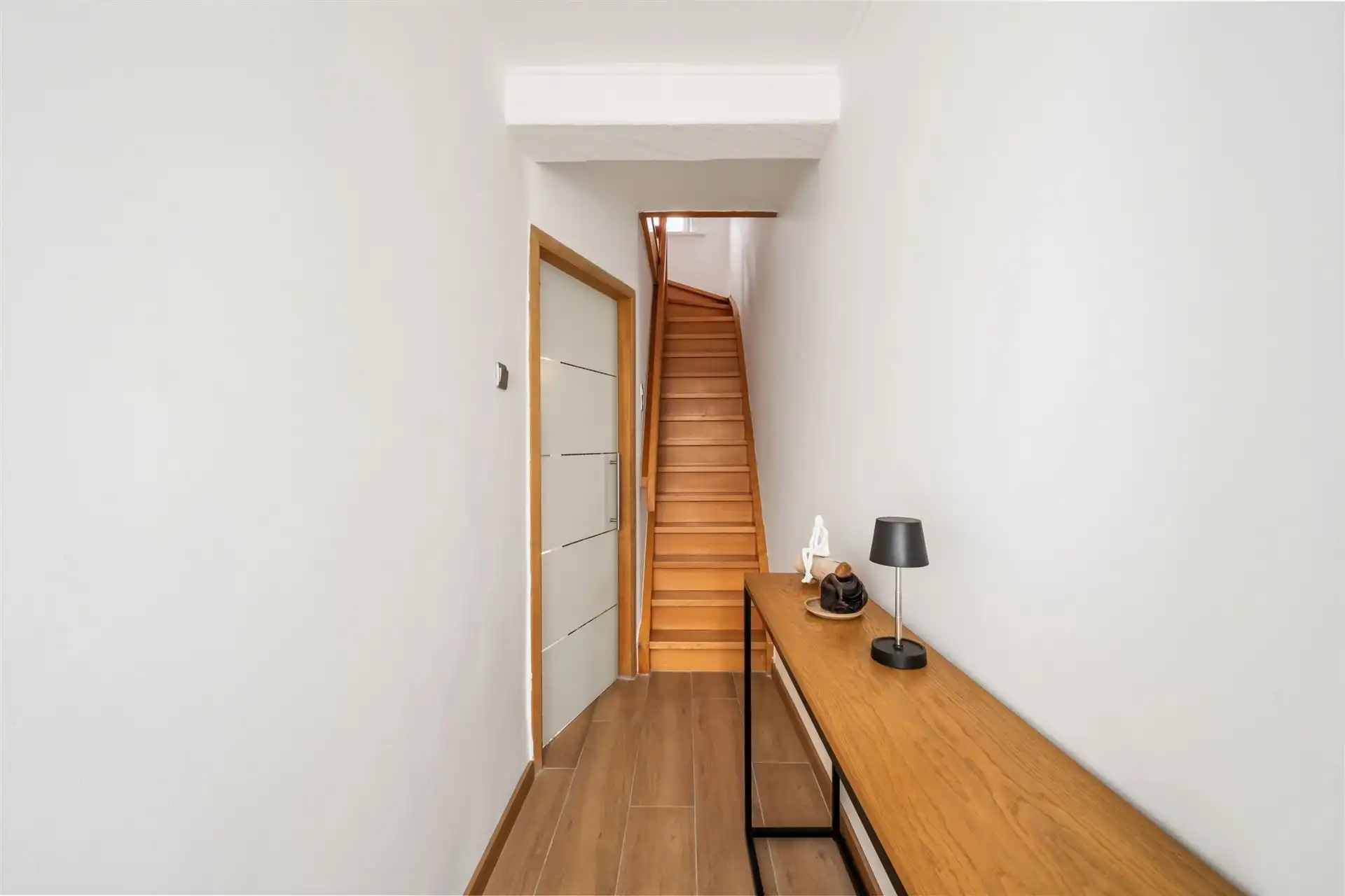 TOPPER! Rustig gelegen gerenoveerde woning met 3 slpk&tuin foto 2