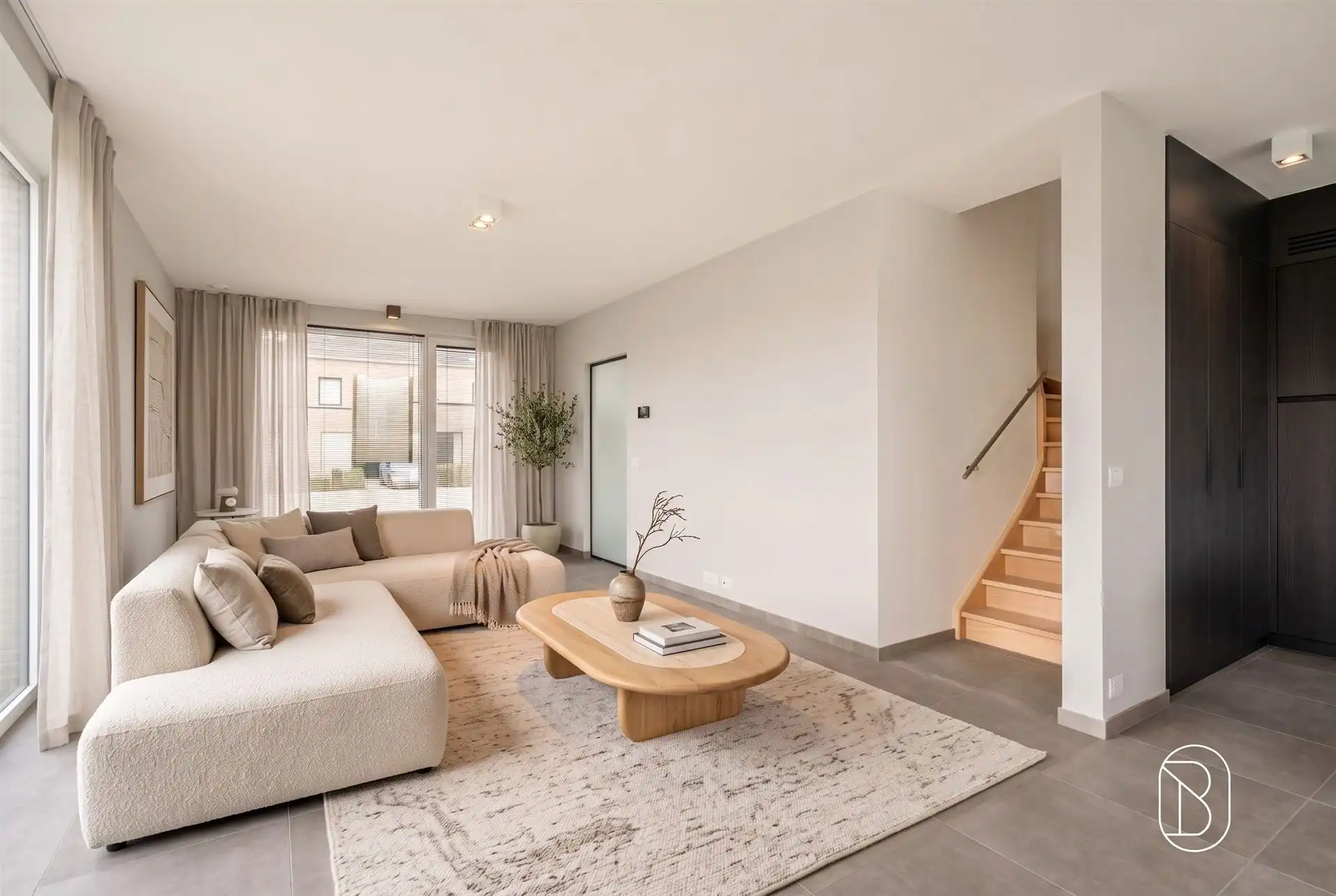 Topgelegen grote woning met 4 slk, omheinde tuin en garage. foto 6