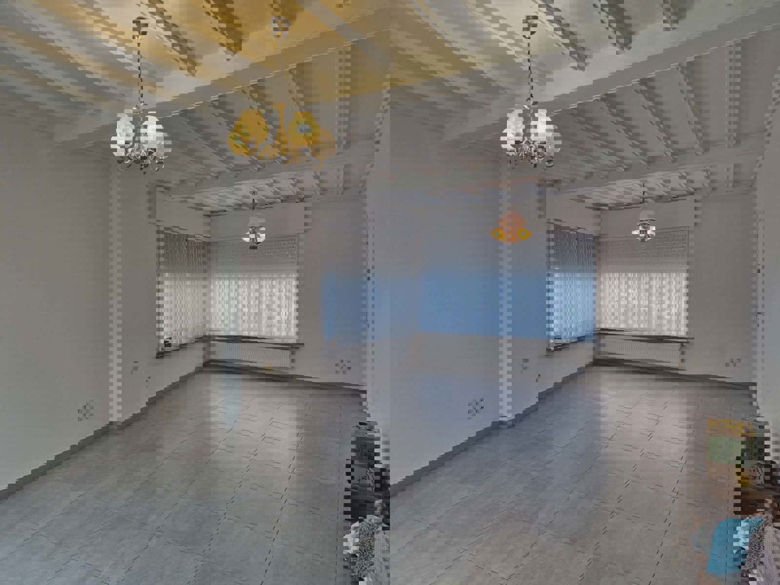 Halfopen bebouwing met ruime tuin en garage - IMPE foto 4