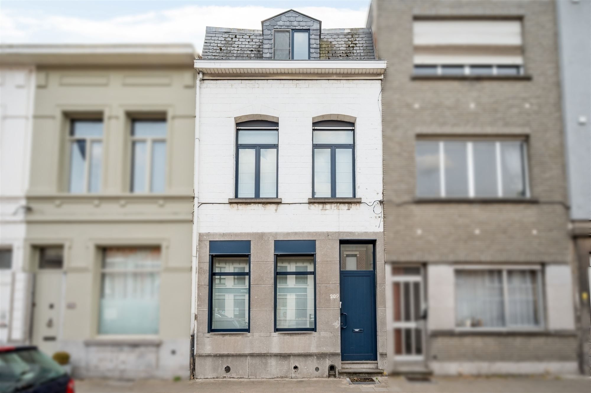 Grotendeels gemoderniseerde woning te Lier foto {{pictureIndex}}