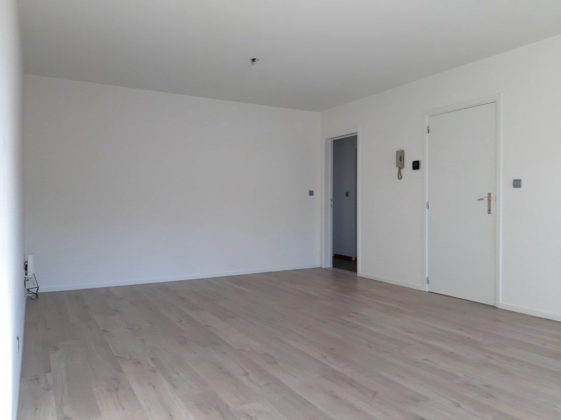 Gerenoveerd dakappartement MET GARAGE te Beverst foto 2