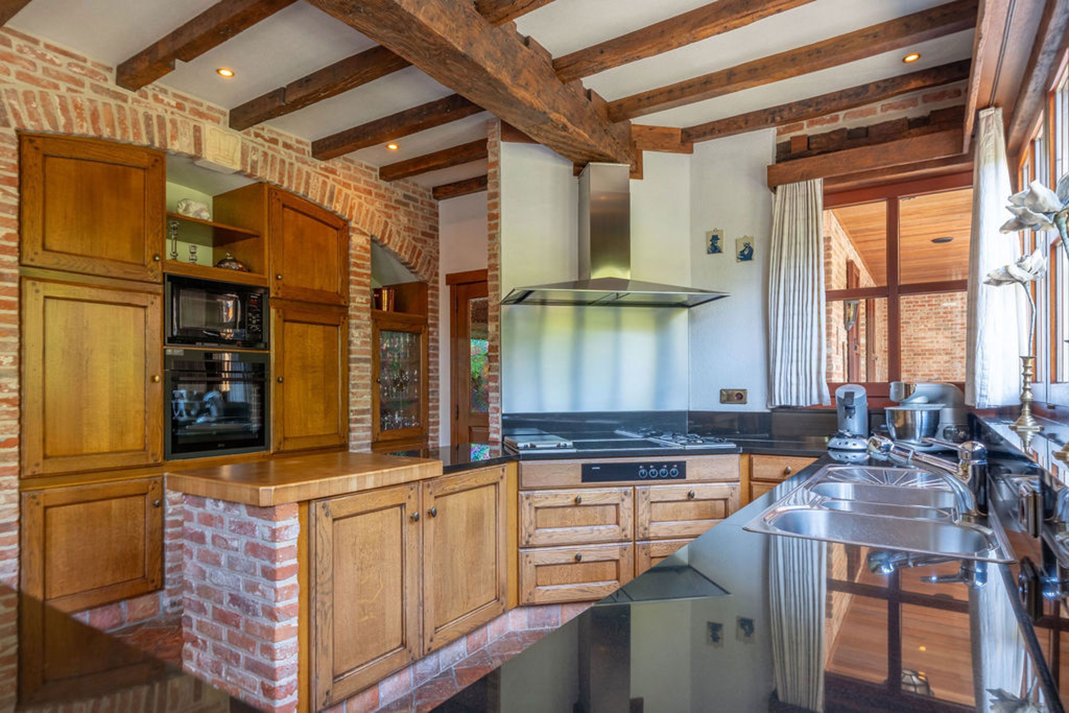 Ruime villa met 6 slpk op 2.295 m² grond met veel privacy foto 20