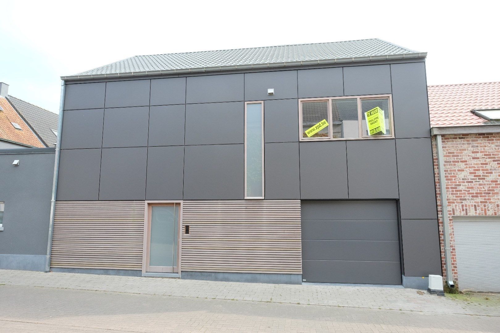 Nieuwe moderne energiezuinige woning met hoogstaande afwerking foto {{pictureIndex}}