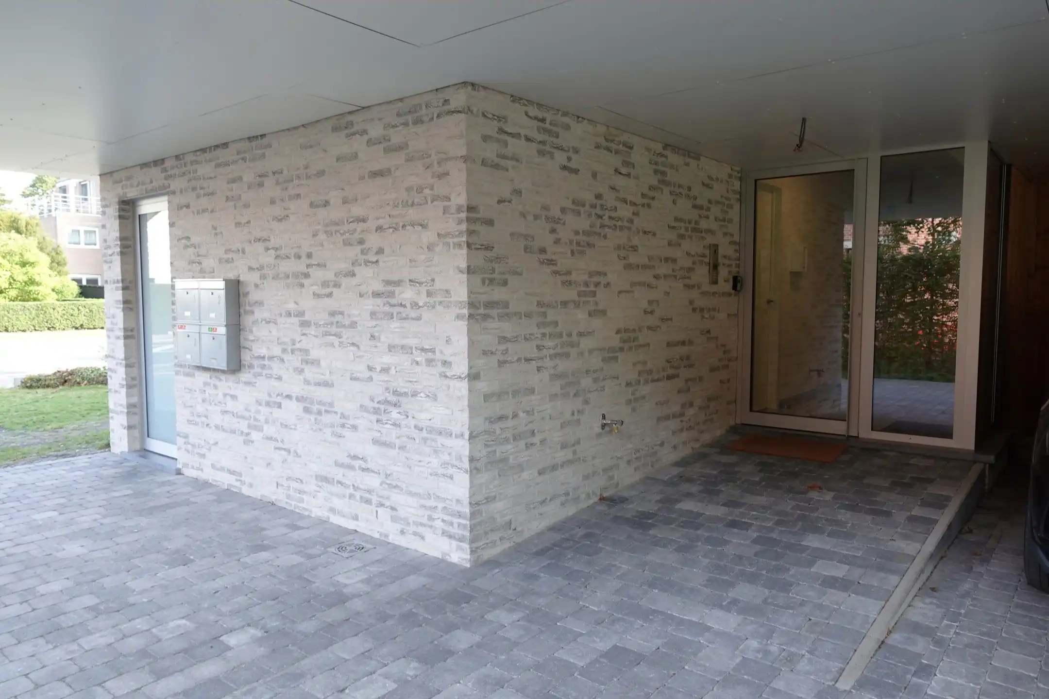 Nieuwbouwappartement met 2 slpks, terras en autostaanplaats. foto 17