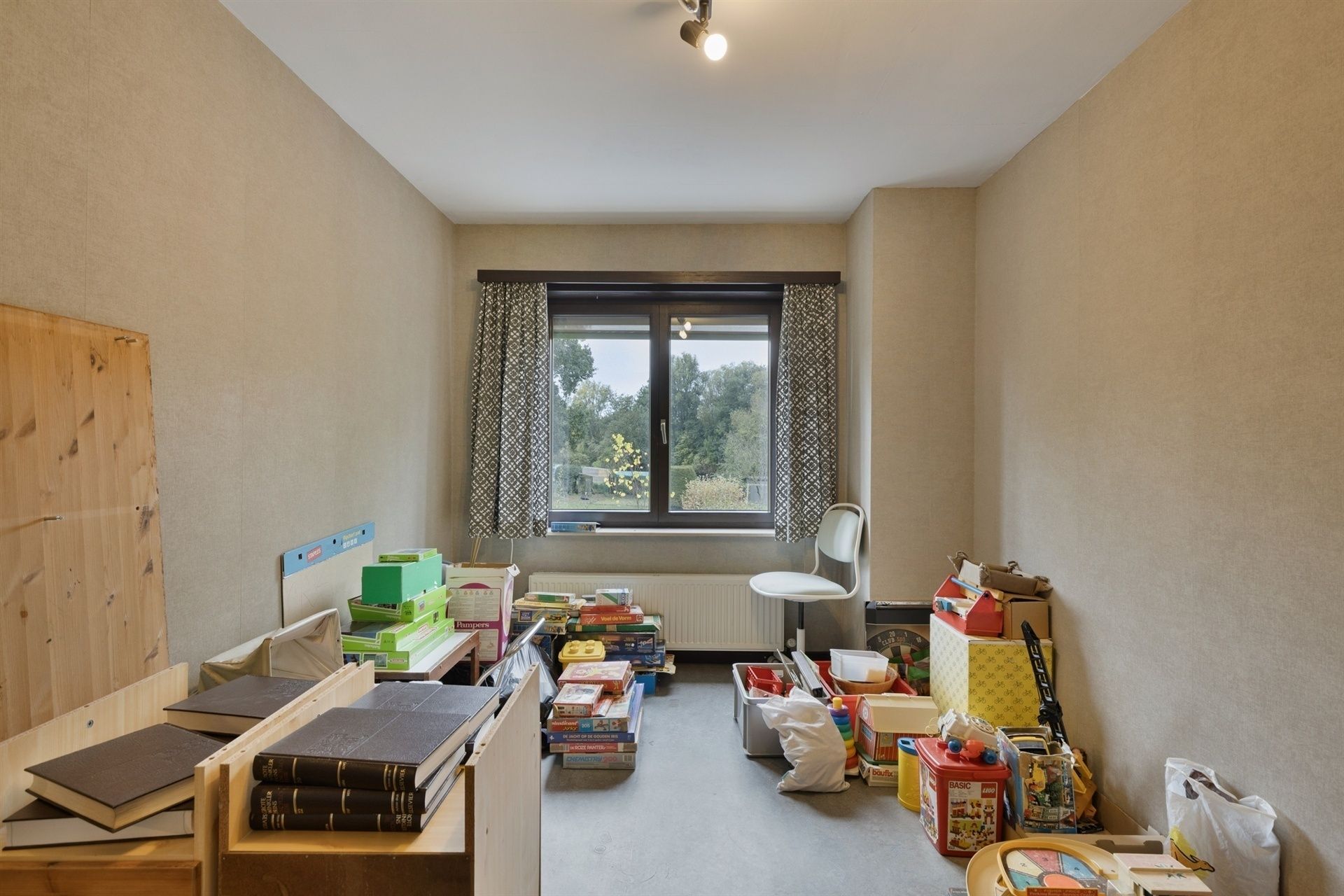 Ruime woning met 5 kamers en 2 badkamers foto 17