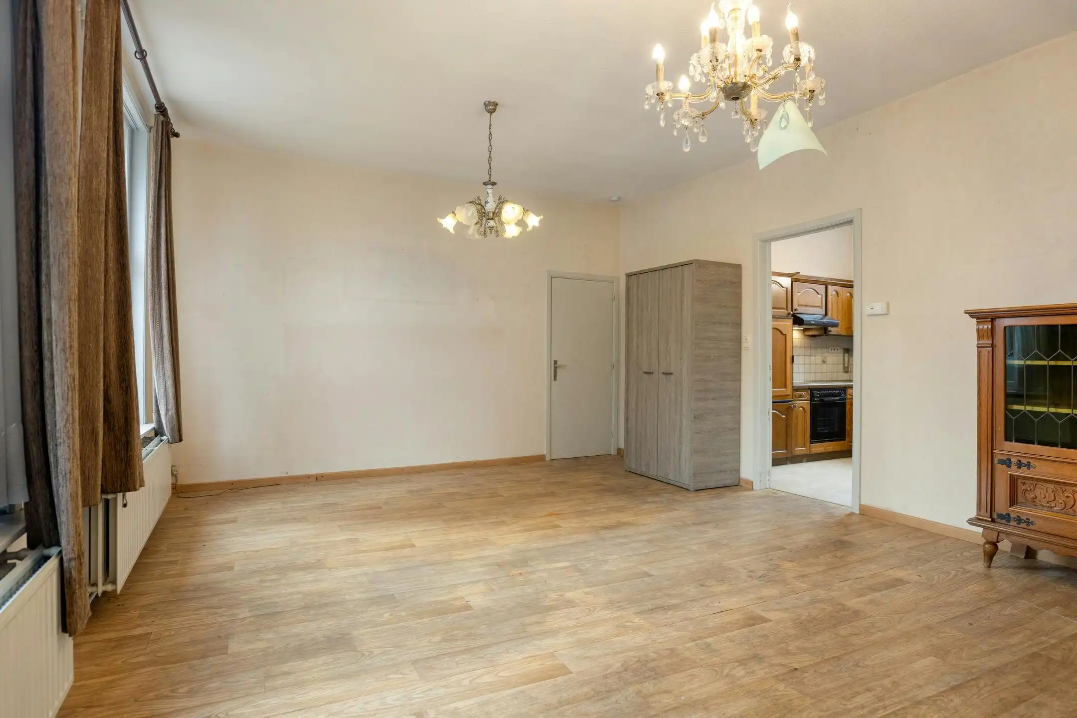 Volledig op te frissen huis in hartje Poperinge foto 4