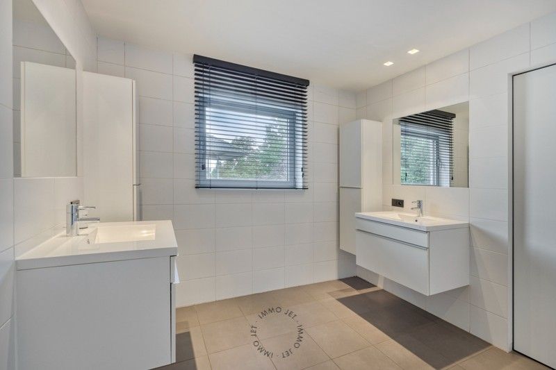 Exclusieve villa met zwembad in rustige wijk nabij het centrum van Beveren foto 14