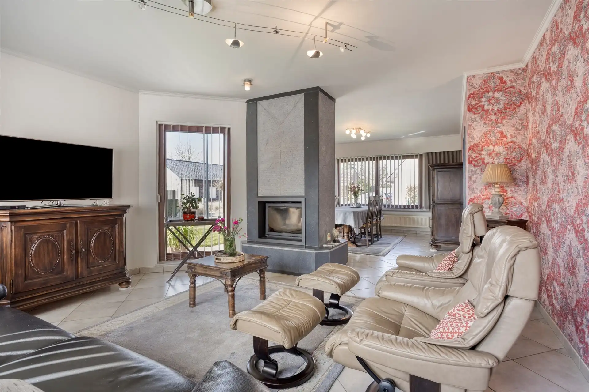 Villa in doodlopende straat foto 4