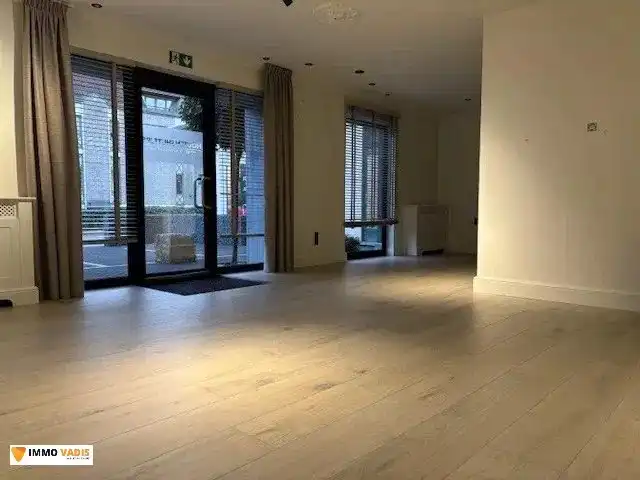 Handelspand met 3 private parkeerplaaten foto 7