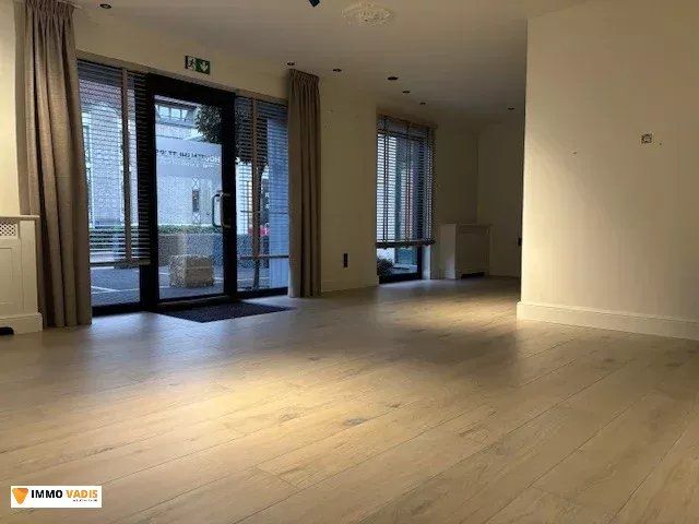 Handelspand met 3 private parkeerplaaten foto 7