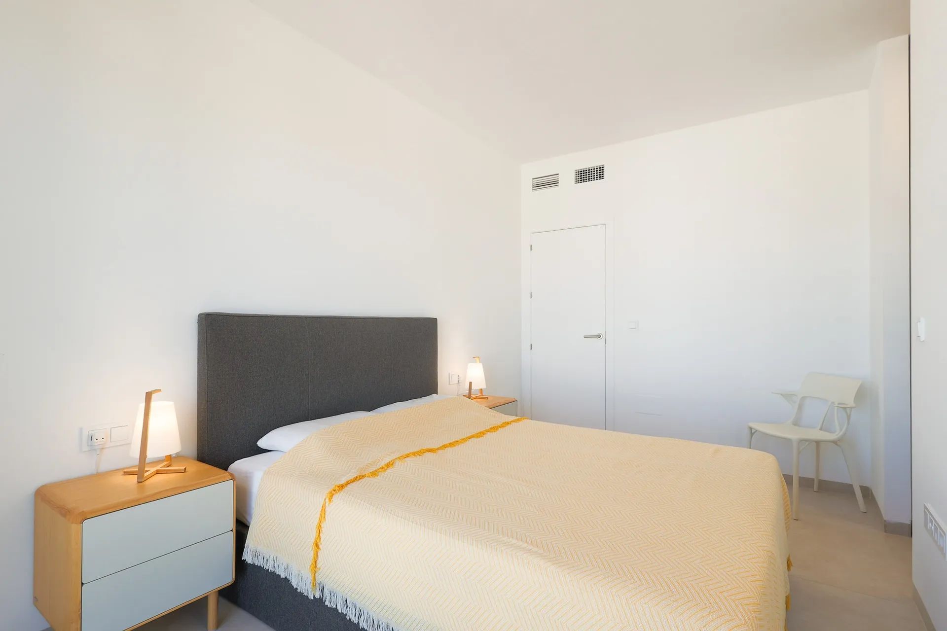 Direct genieten: instapklaar penthouse op toplocatie aan de kust foto 13