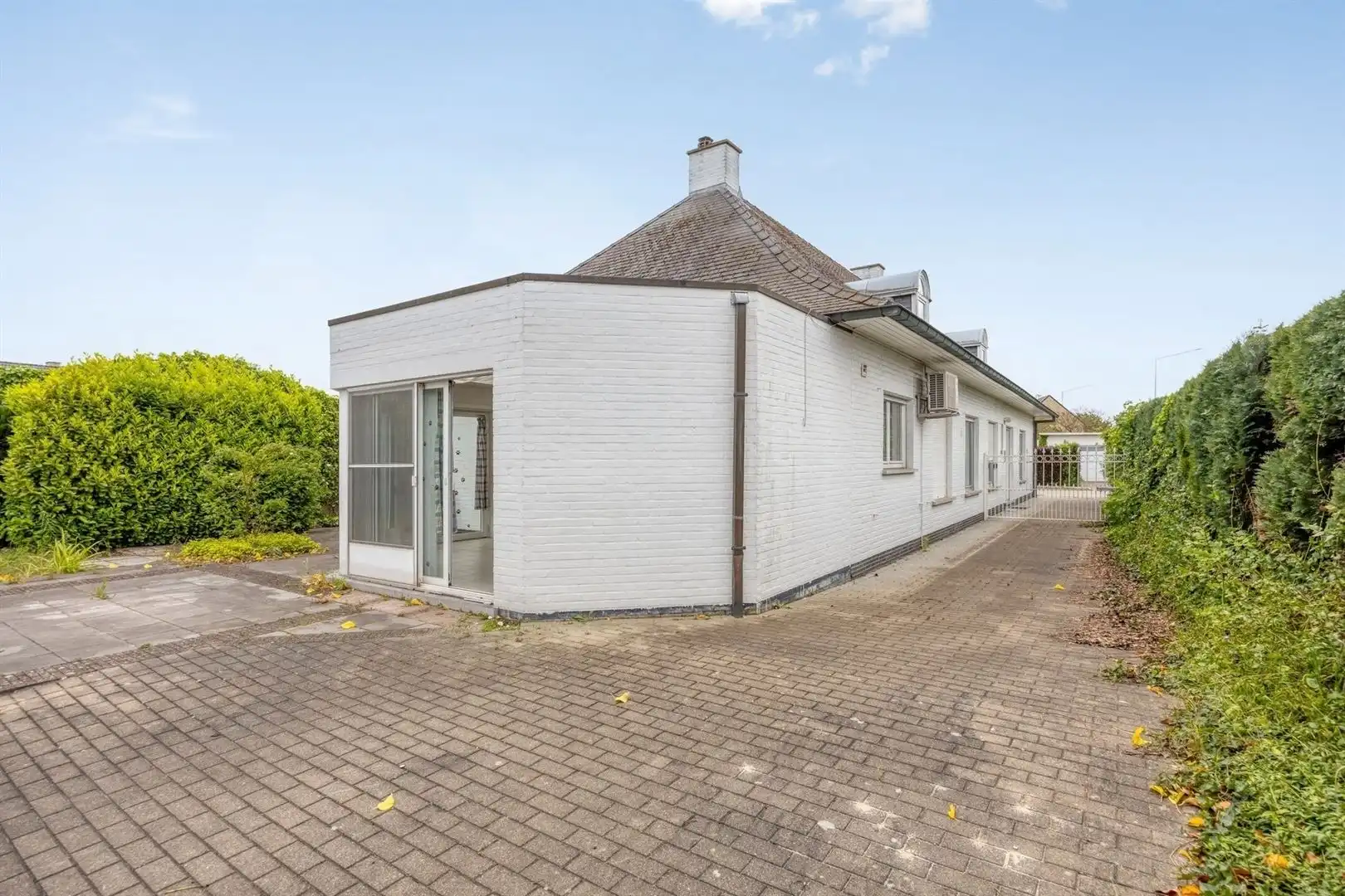 Villa met achterliggend kantoorgebouw foto 22